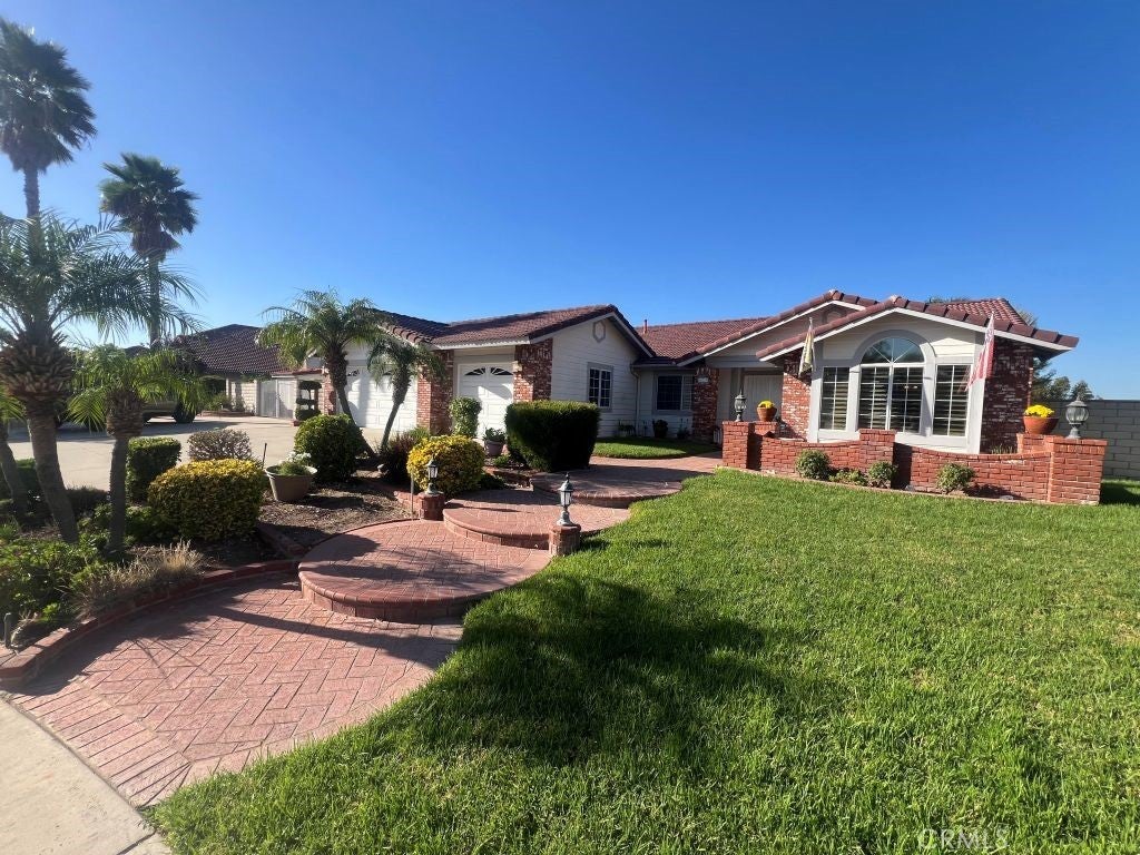 Photo of Listing #IV25262319