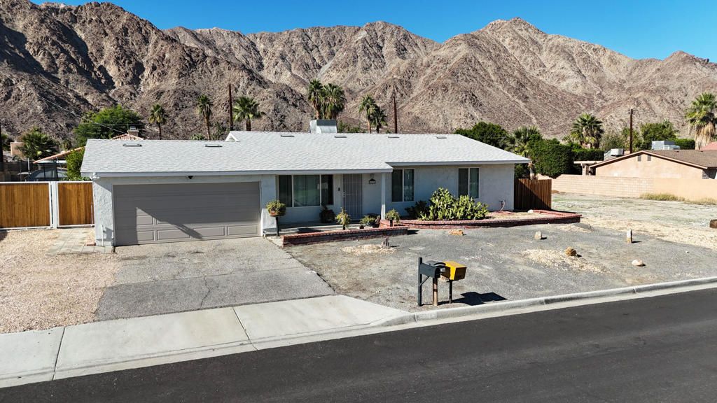 51675 Avenida Alvarado, La Quinta