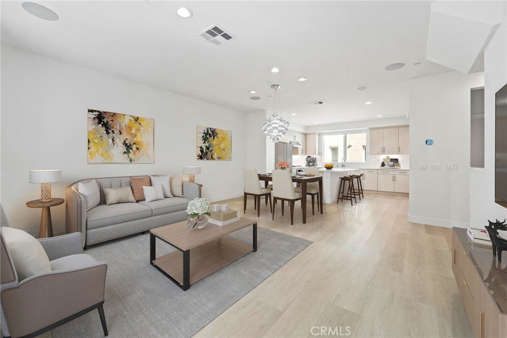 Photo of Listing #OC25266946