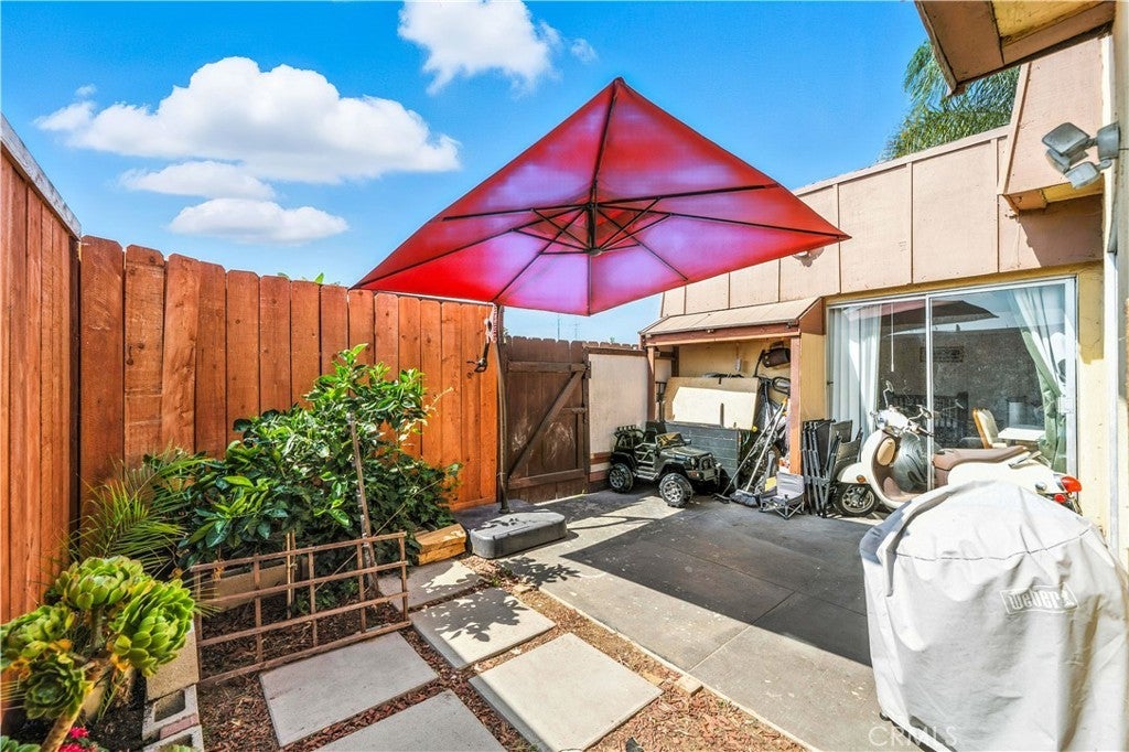 Photo of Listing #IV25267584