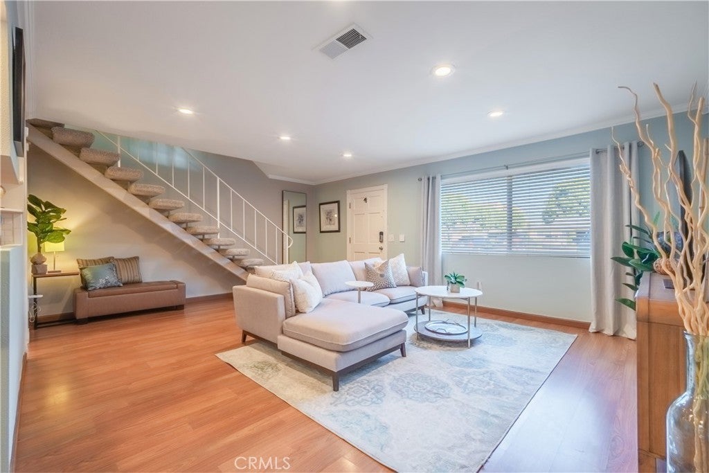 Photo of Listing #PW25267563