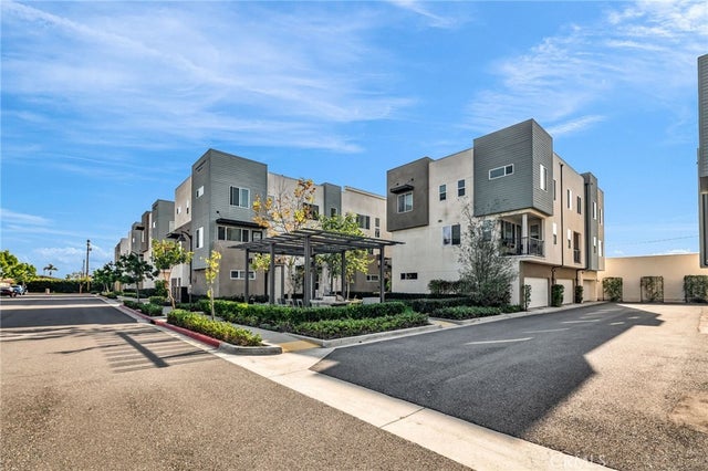 318 Bridgewater 5, Gardena.