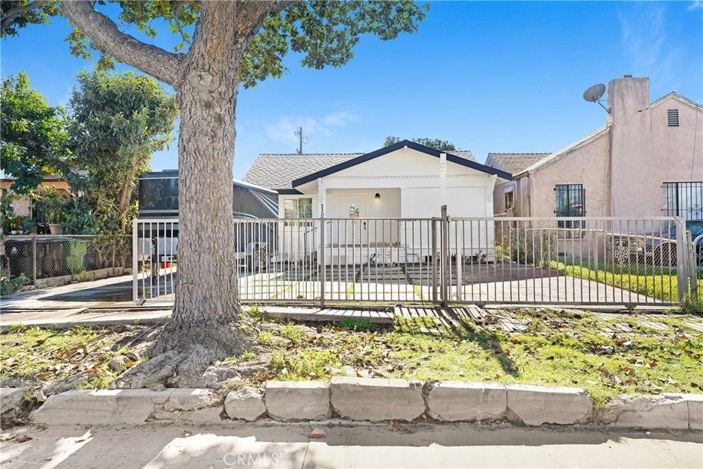 Photo of Listing #DW25268585