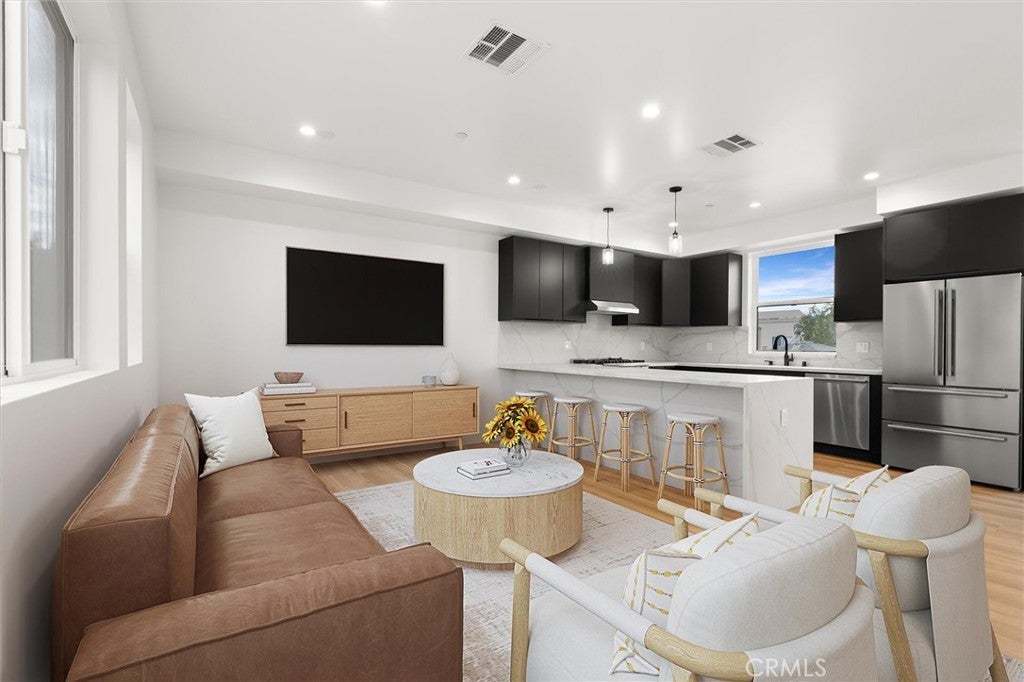 Photo of Listing #SB25269174