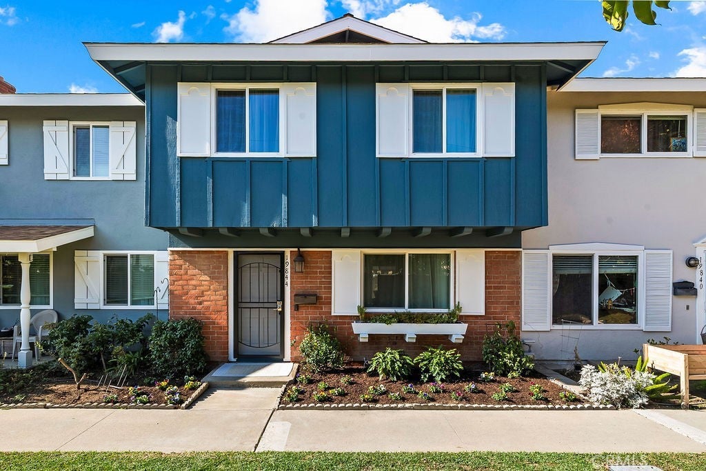 Photo of Listing #OC25268577