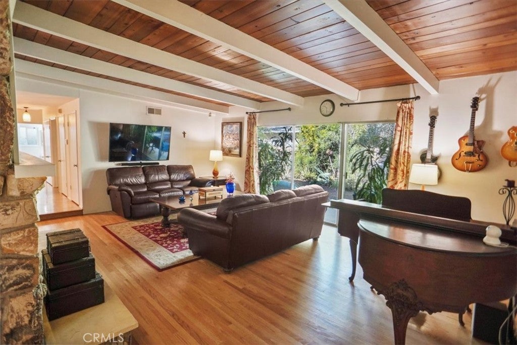 Photo of Listing #SR25228204