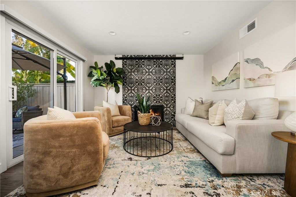 Photo of Listing #OC25271405