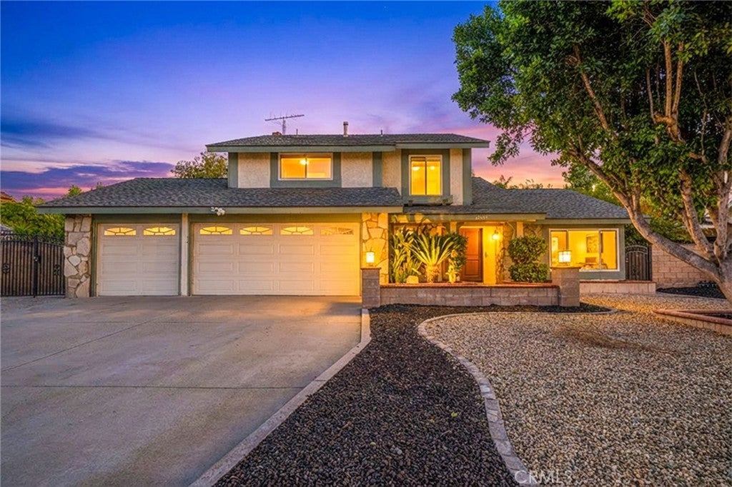 Photo of Listing #IV25271543