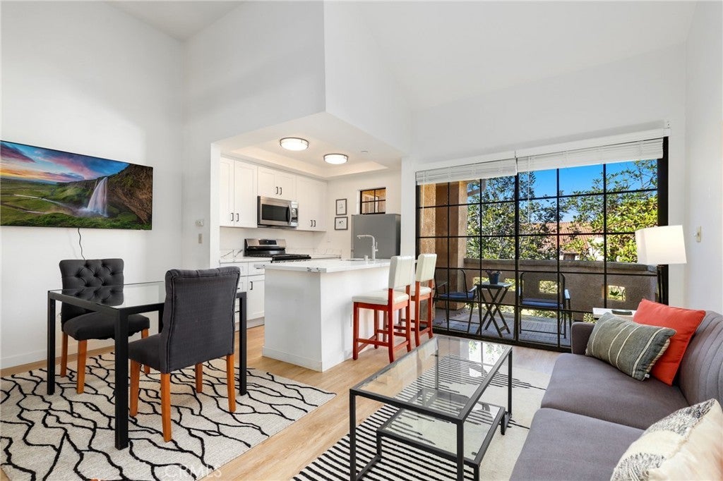 Photo of Listing #OC25273436