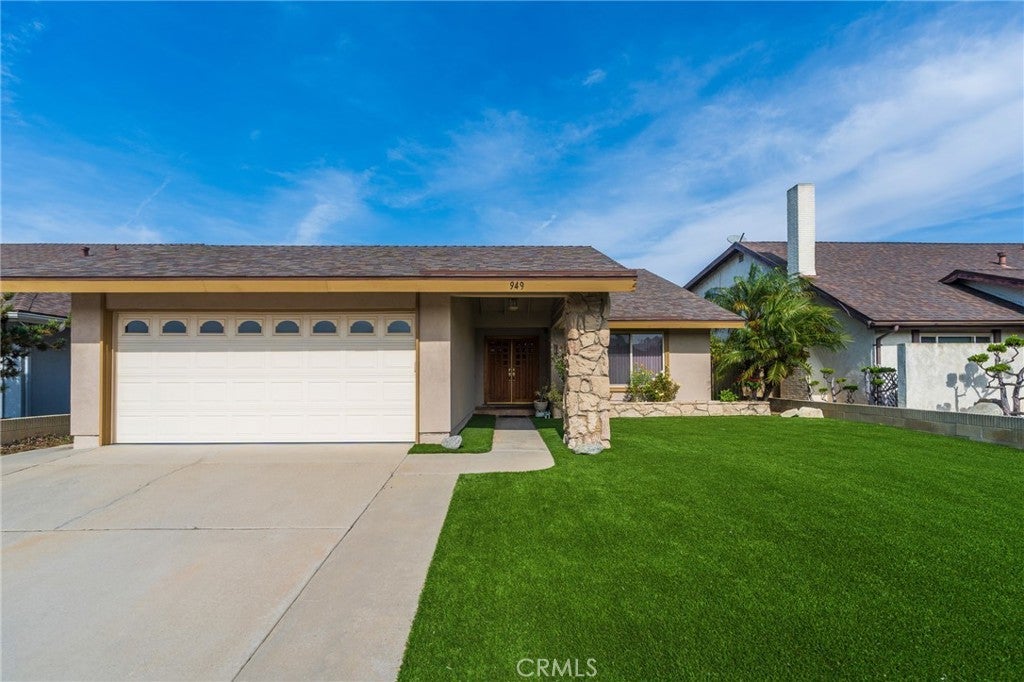 Photo of Listing #SB25273392