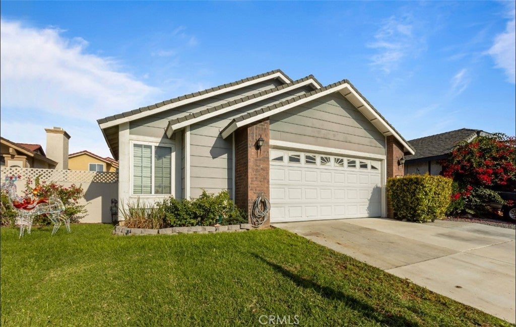 Photo of Listing #IV25275427