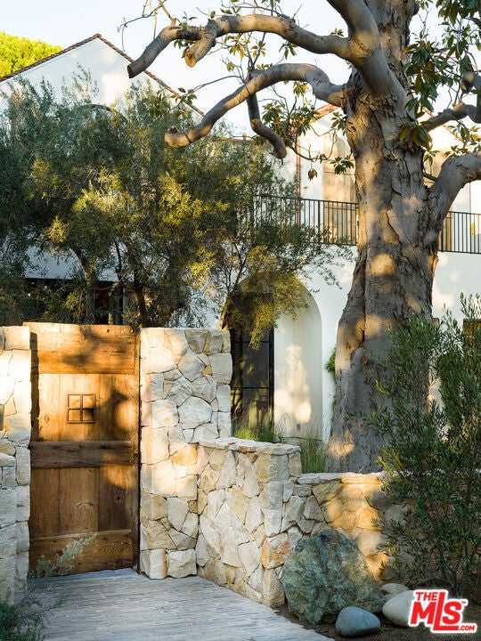 Photo of Listing #25628403