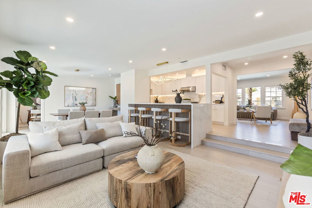 Photo of Listing #25629891