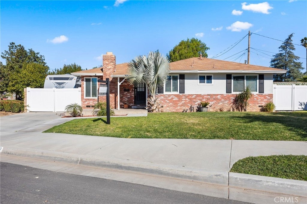 Photo of Listing #IV25280051