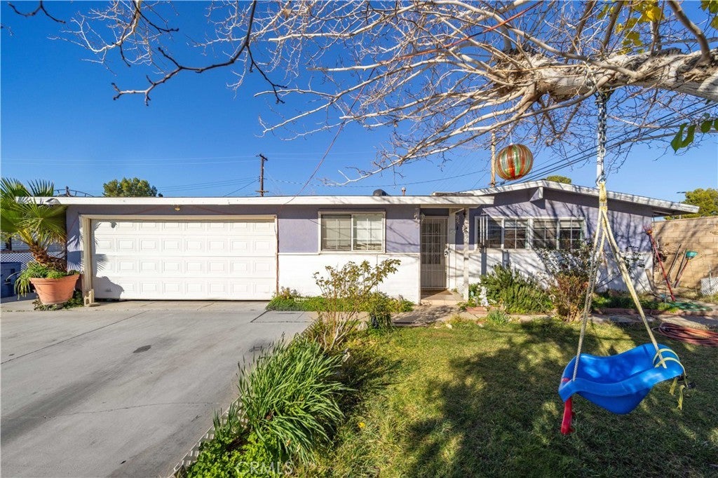 Photo of Listing #IV25281395