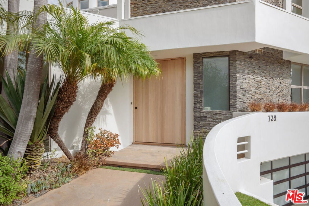 Photo of Listing #25631499