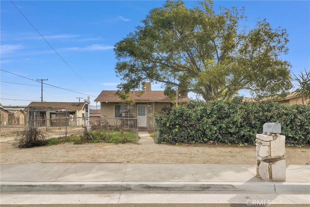 Photo of Listing #IV25281817