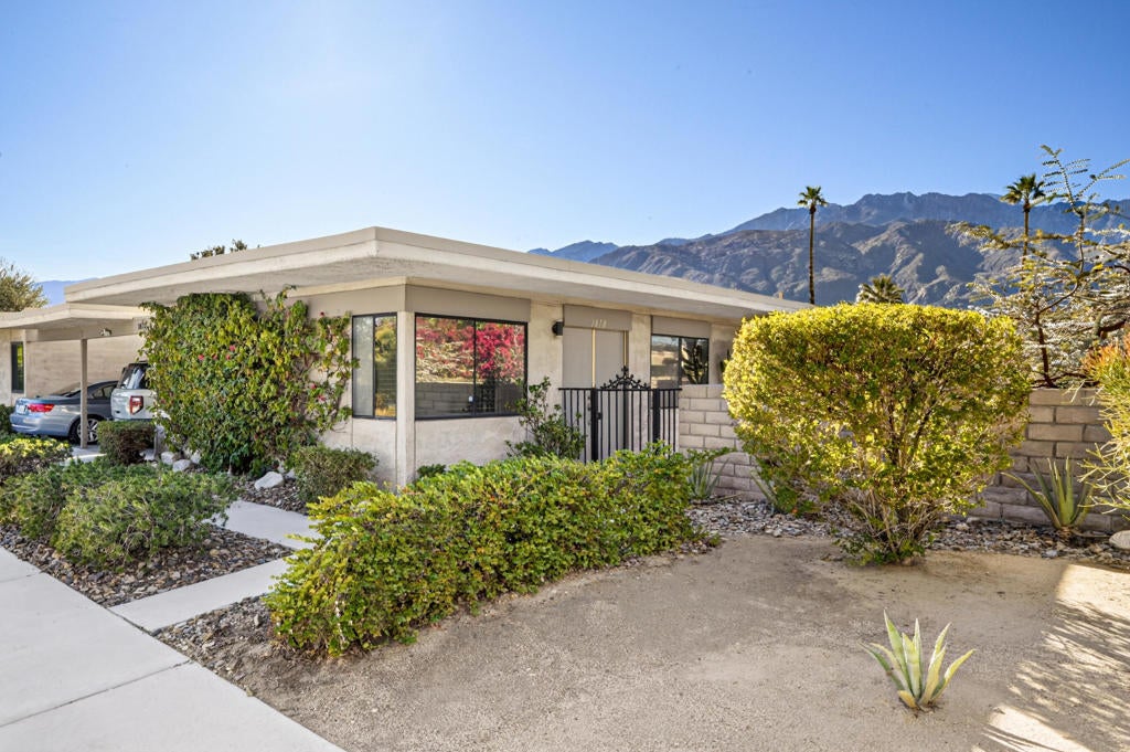 1878 E Chia Road, Palm Springs