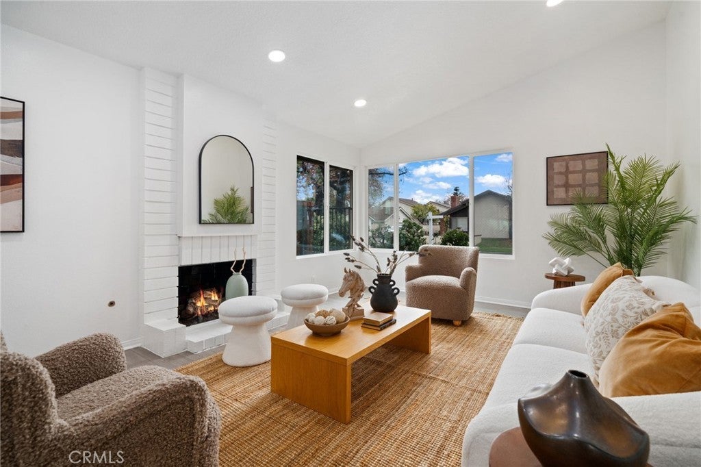 Photo of Listing #PW26001673