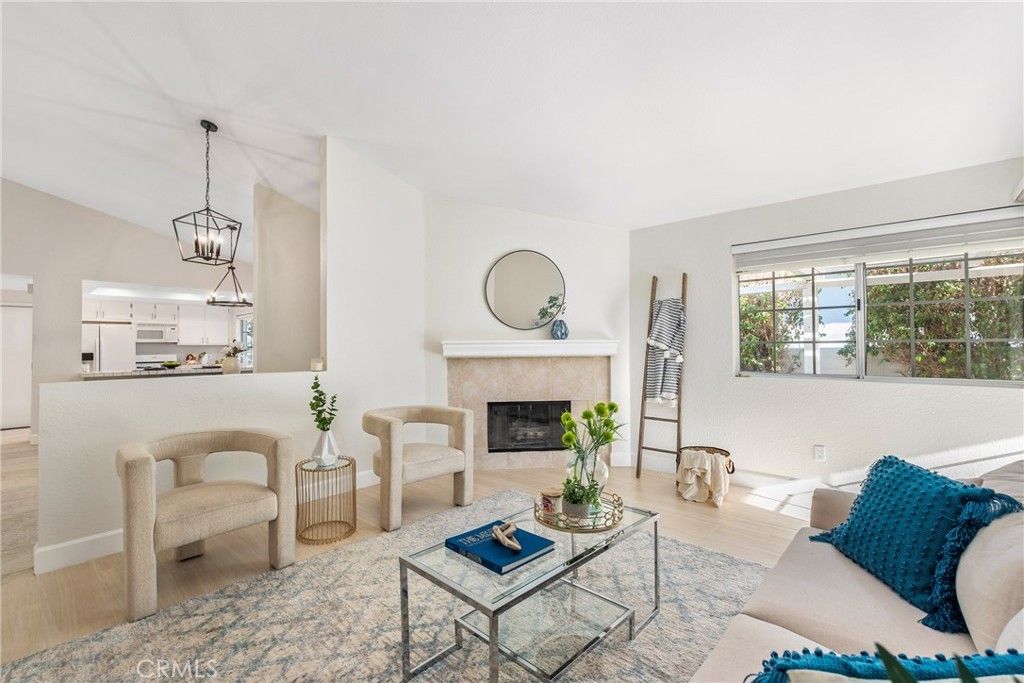 43791 Calle Las Brisas W, Palm Desert