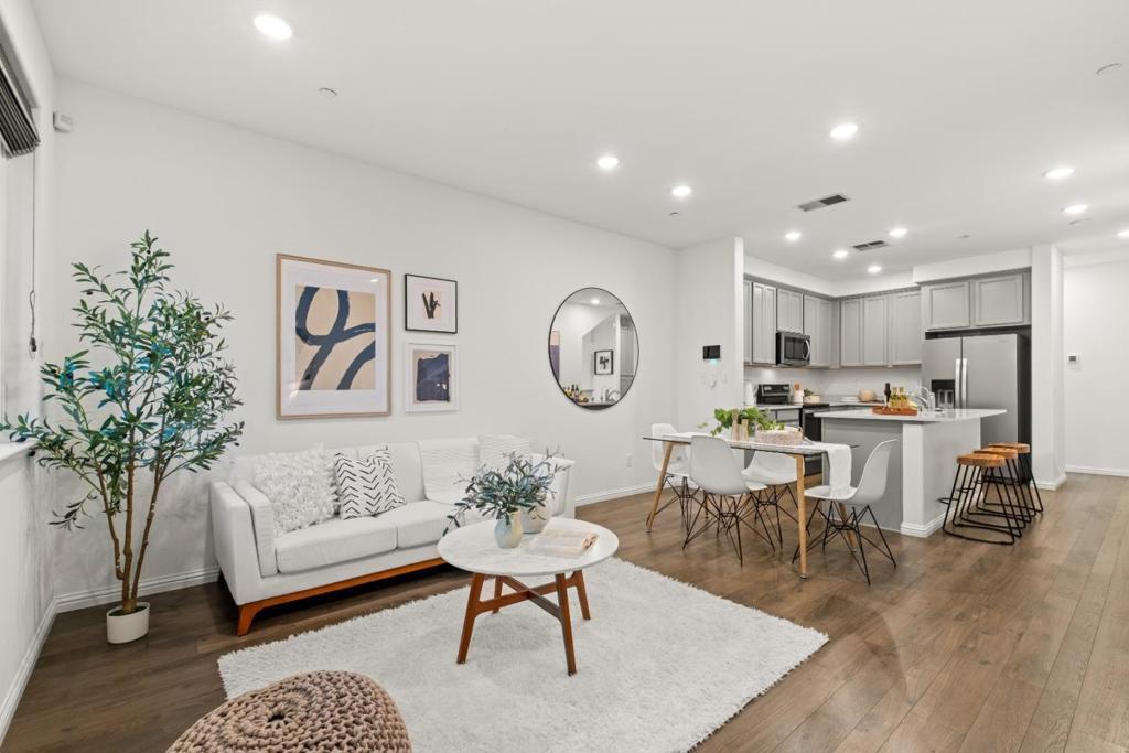 Photo of Listing #ML82029756