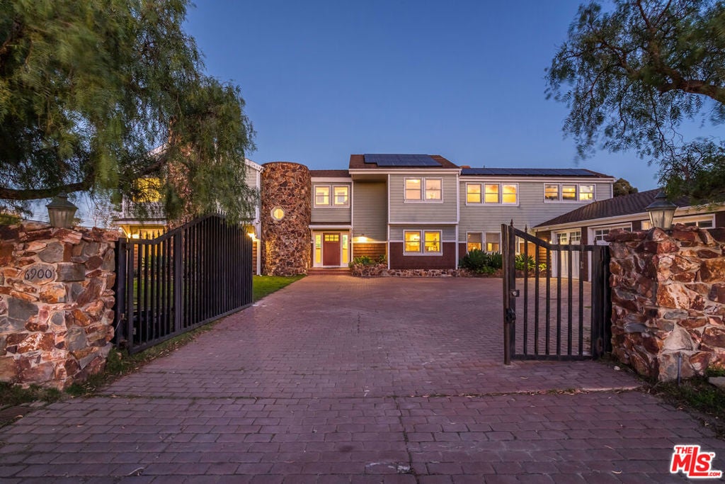 Photo of Listing #26632895