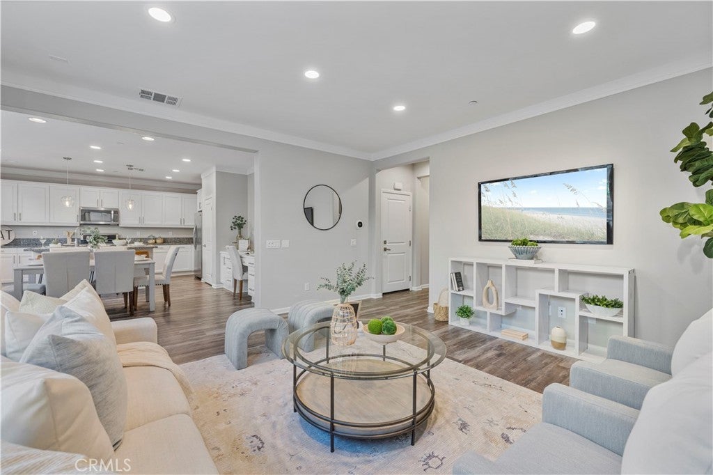 Photo of Listing #SR25280636