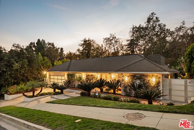 2143 N Hobart Boulevard, Los Angeles