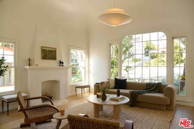 3234 Lowry Road, Los Angeles
