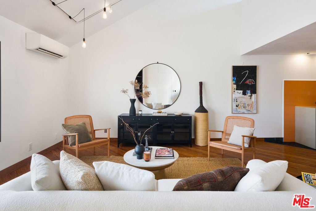 Photo of Listing #26635365