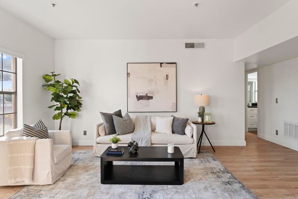 Photo of Listing #PTP2600378