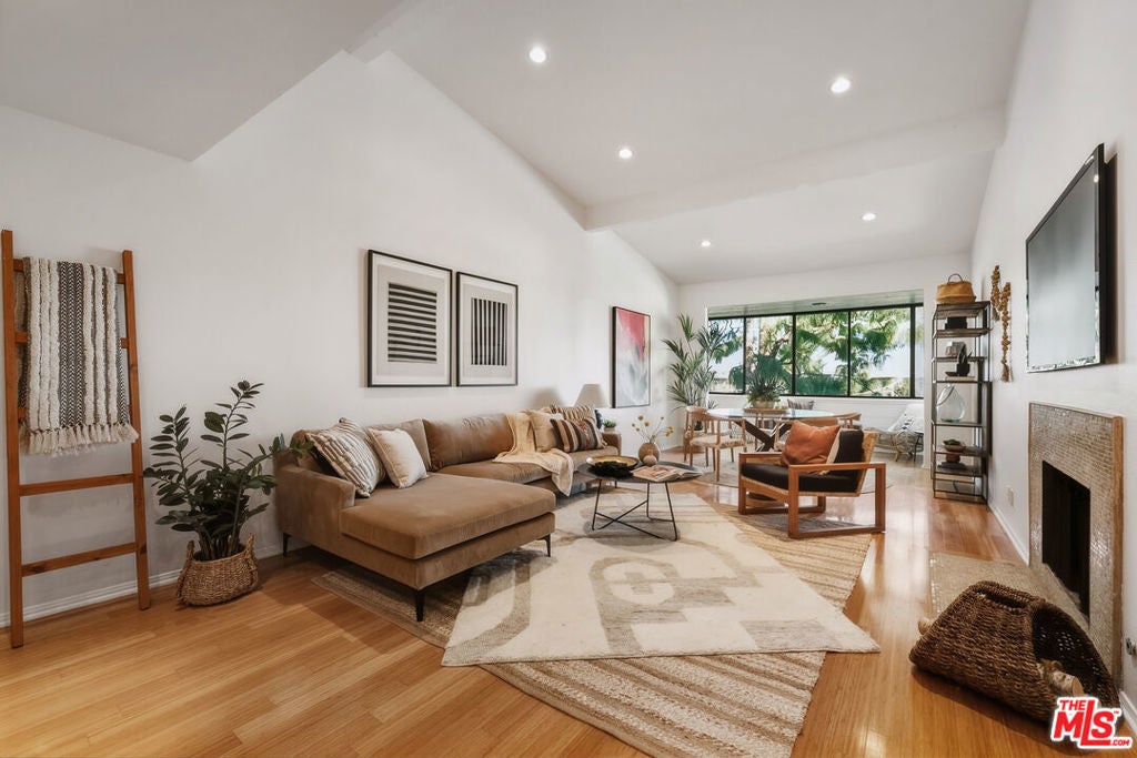 Photo of Listing #26637373