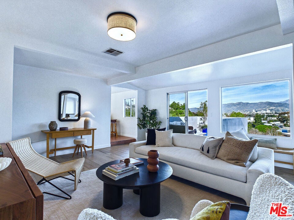 Photo of Listing #26639891