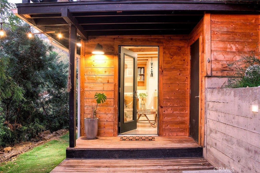 Photo of Listing #DW26009857