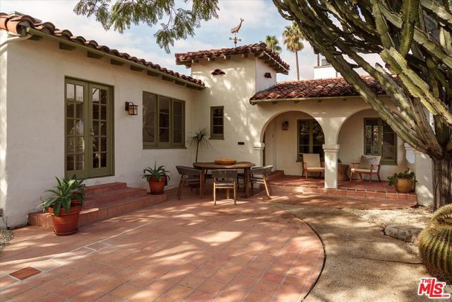 2439 Ronda Vista Drive, Los Angeles