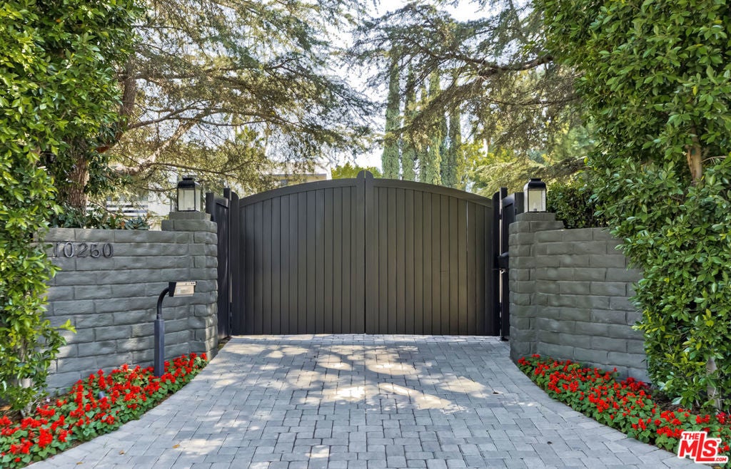 Photo of Listing #26651937