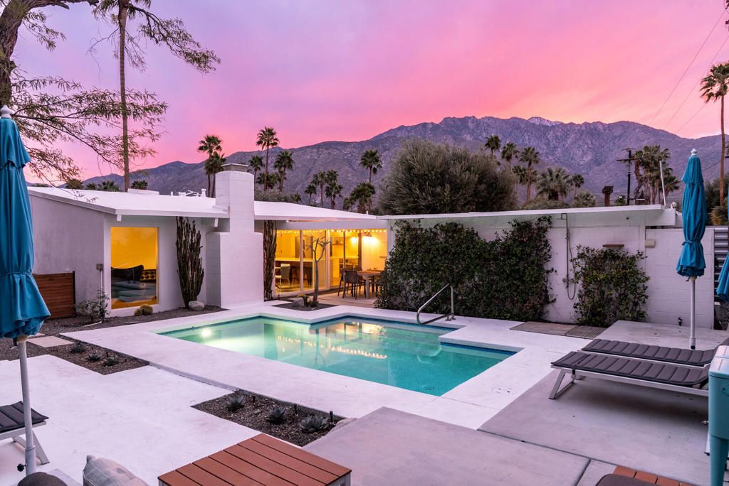 2550 N Kitty Hawk Drive, Palm Springs
