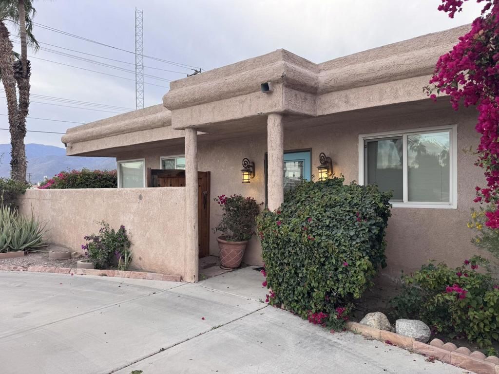 533 N Sunrise Way, Palm Springs