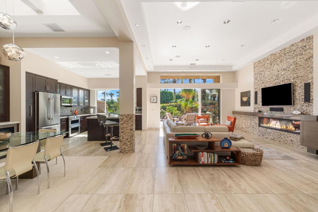 435 Falcon View Circle, Palm Desert