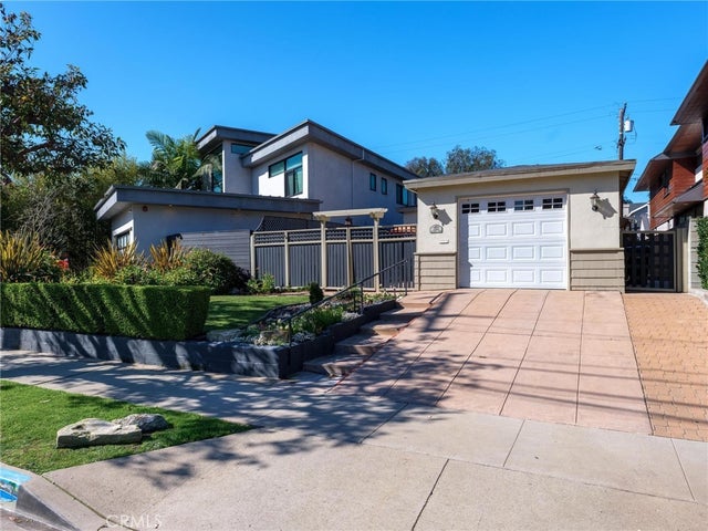 2205 Pacific Ave, Manhattan Beach.