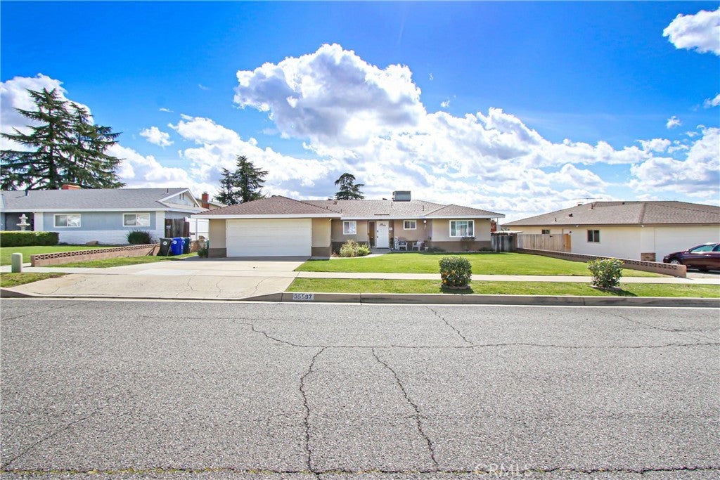 Photo of Listing #IV26037840