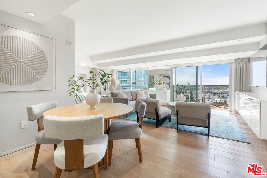 Photo of Listing #26652779