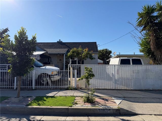 11835 Oxford Avenue, Hawthorne.