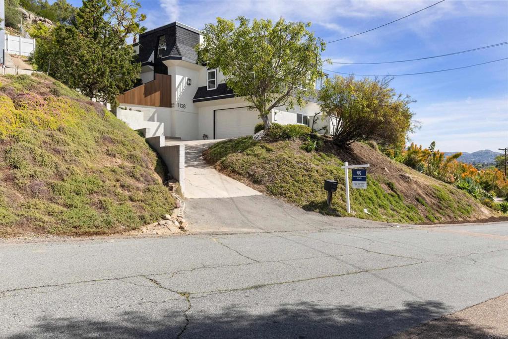 Photo of Listing #PTP2601604