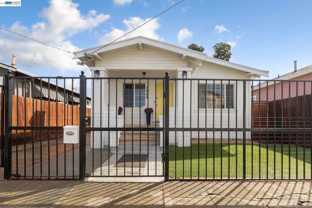 Photo of Listing #41125852