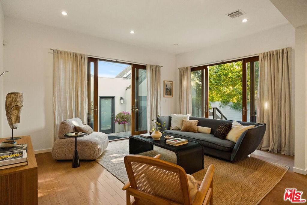 Photo of Listing #26656127