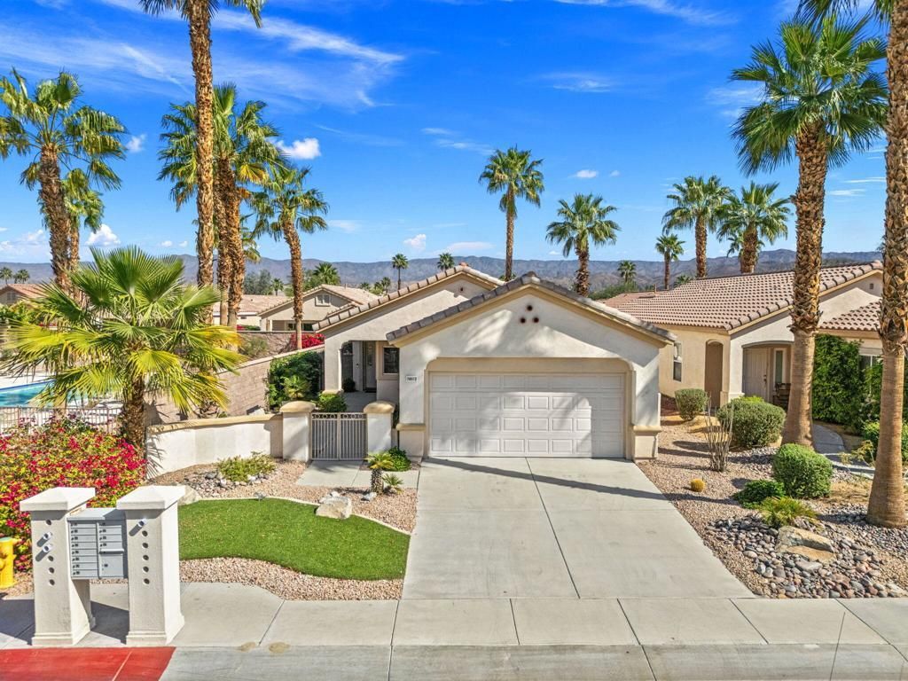 78512 Glastonbury Way, Palm Desert