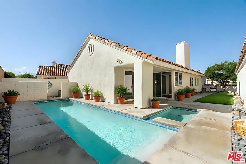 77571 Calle Las Brisas, Palm Desert