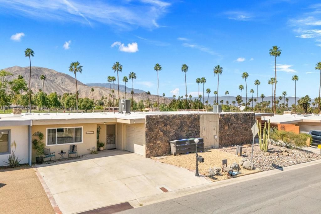 46285 Burroweed Lane, Palm Desert