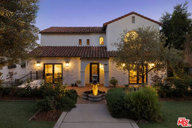 4426 Cromwell Avenue, Los Angeles